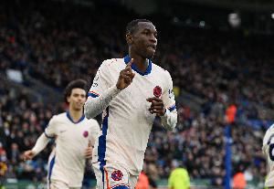 记者：米兰切尔西昨日下午接触探讨杰克逊，中间人在努力促成转会