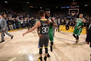 10亿仍不够！库里称因无股权而感到薪酬偏低！杰伦-布朗转发支持