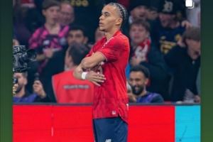 姆巴佩晒弟弟庆祝照：绝平巴黎的剧本太疯狂，我的明星男孩