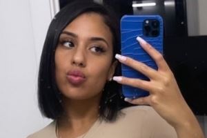 女主持：我和皮尔斯很默契 皮尔斯：你要是找别人做播客我可不干