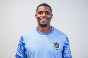 11场10球！韦斯利打破深圳新鹏城球员中超单赛季进球纪录